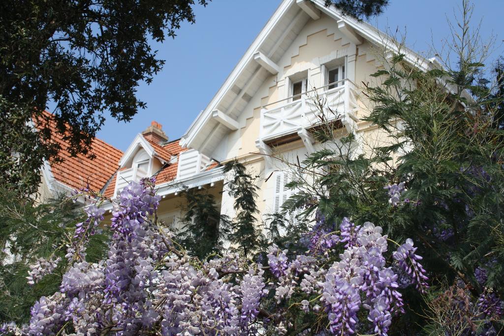 Hotel Villa La Cheneraie Saint-Raphaël 外观 照片